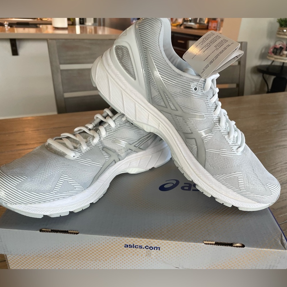 NEW ASICS Gel- nimbus 19 Glacier/silver/white men’s running shoes